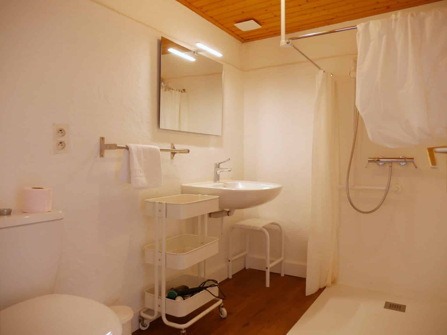 salle de bain PMR parc des mimosas Noirmoutier (1)